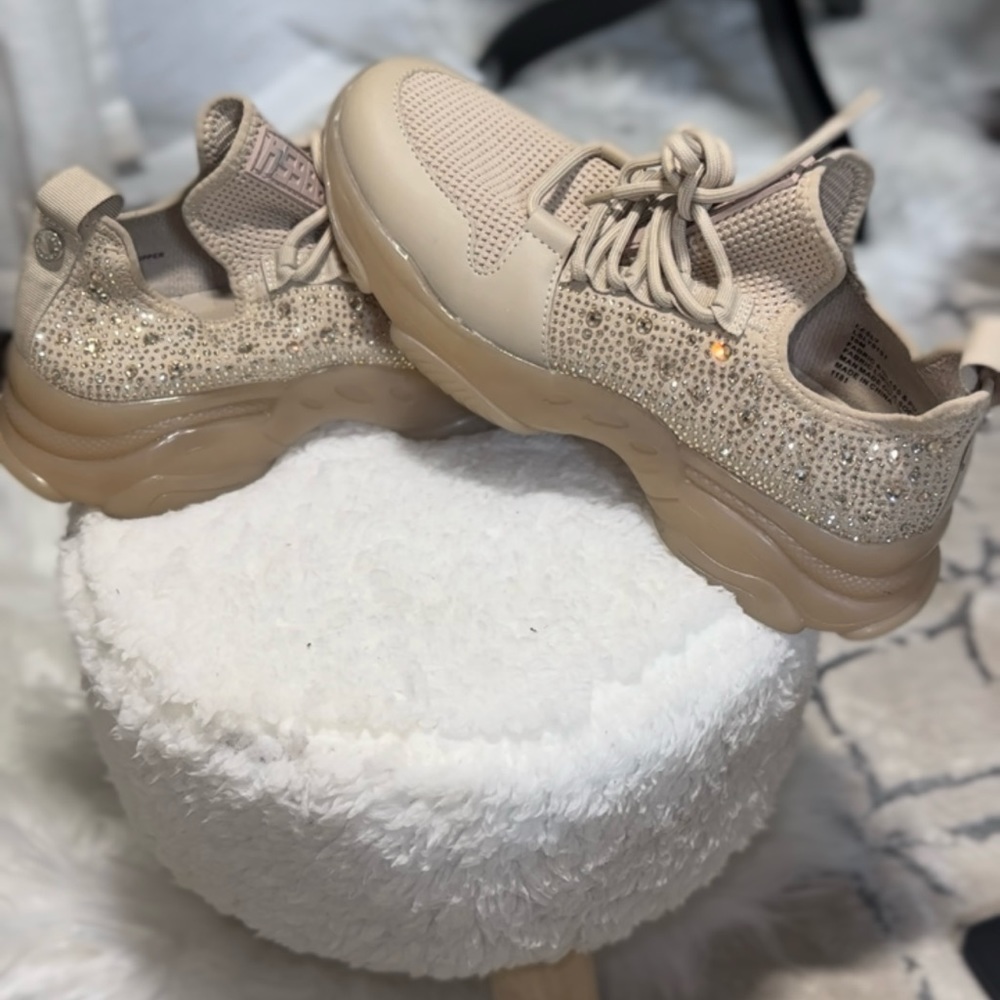 Woman shoes